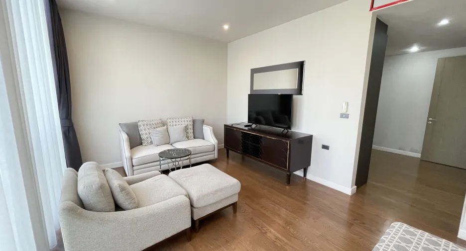 For rent 4 bedrooms townhouse in Watthana, Bangkok