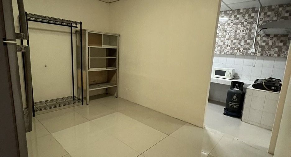 For rent 4 bedrooms townhouse in Lak Si, Bangkok