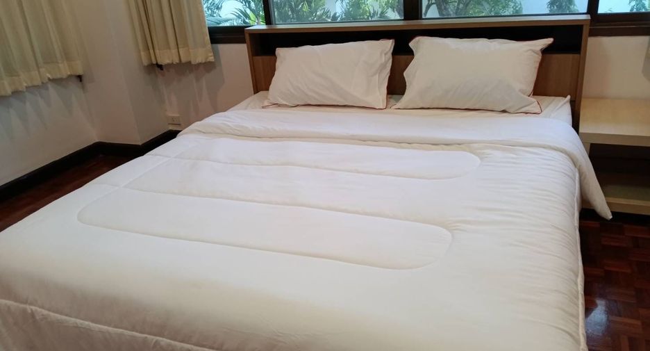 For rent 3 bedrooms apartment in Watthana, Bangkok