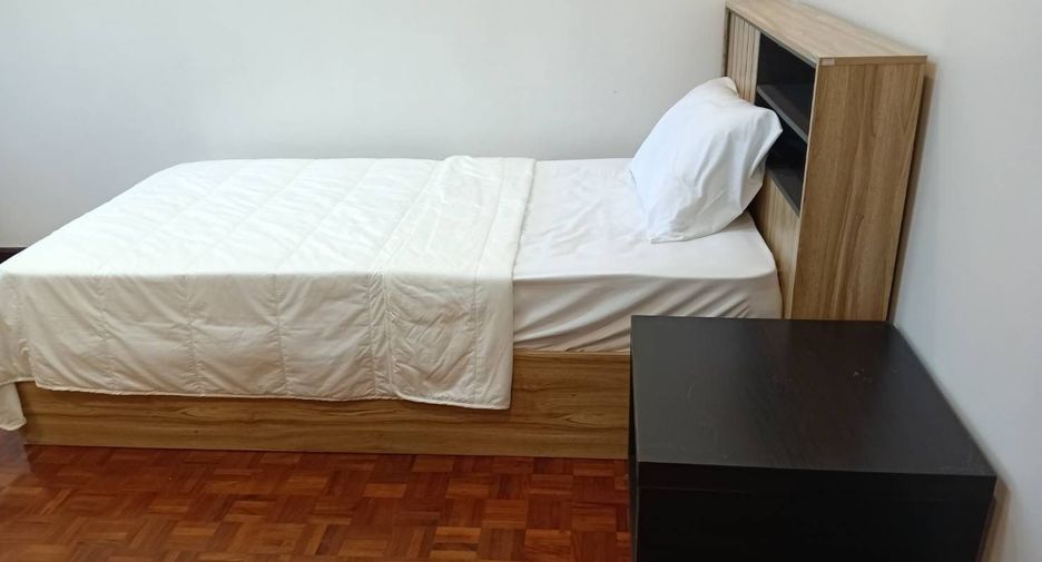 For rent 3 bedrooms apartment in Watthana, Bangkok