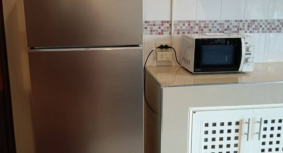 For rent 3 bedrooms apartment in Watthana, Bangkok