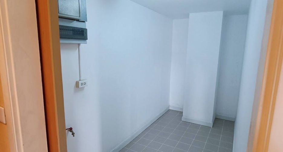 For rent 2 bedrooms apartment in Yan Nawa, Bangkok