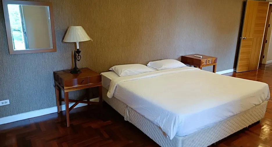 For rent 2 bedrooms apartment in Yan Nawa, Bangkok