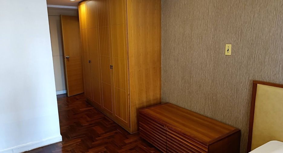For rent 2 bedrooms apartment in Yan Nawa, Bangkok