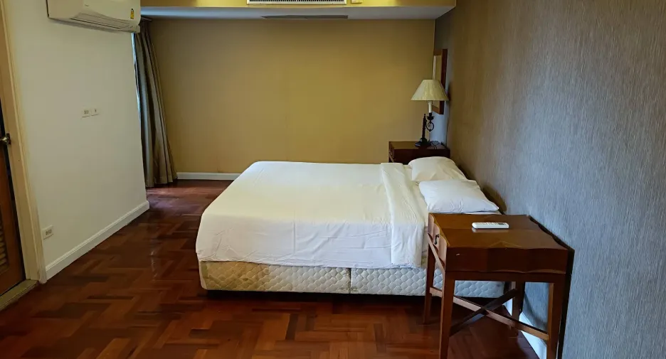 For rent 2 bedrooms apartment in Yan Nawa, Bangkok
