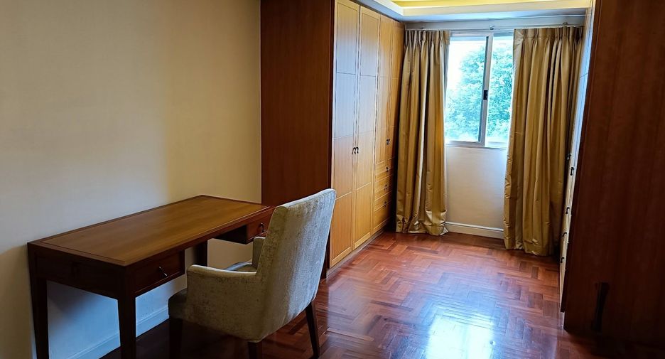 For rent 2 bedrooms apartment in Yan Nawa, Bangkok