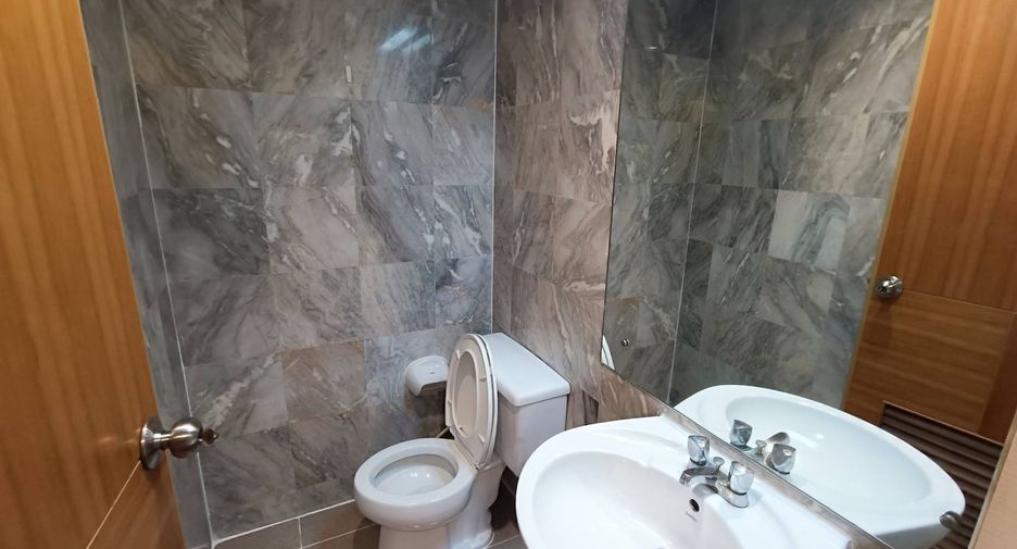 For rent 2 bedrooms apartment in Yan Nawa, Bangkok