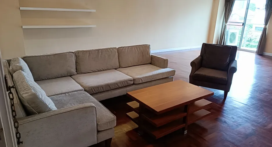 For rent 2 bedrooms apartment in Yan Nawa, Bangkok