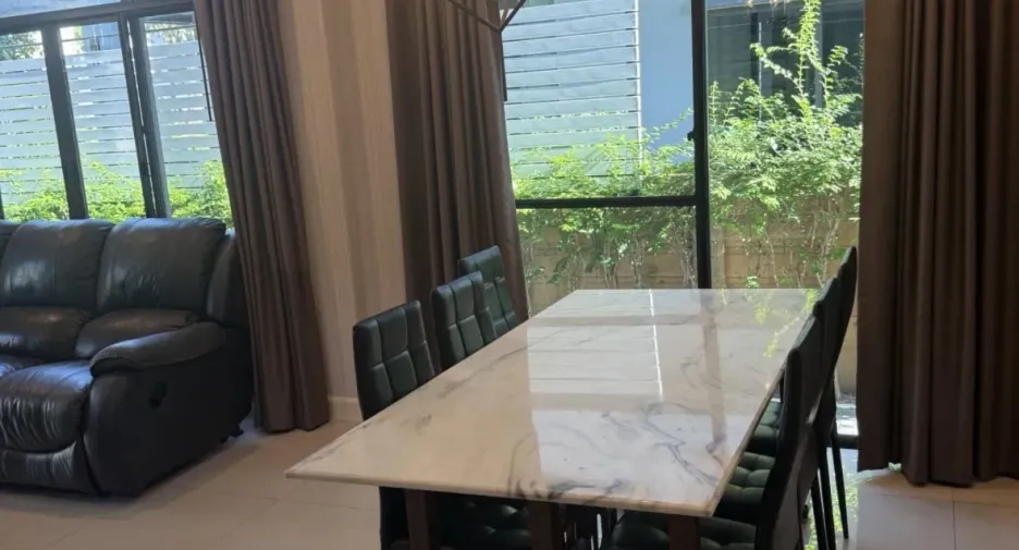 Haus zur Miete mit 4 Zimmer in Prawet, Bangkok