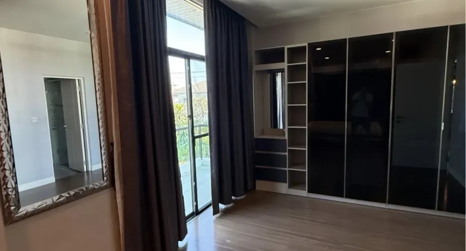 Haus zur Miete mit 4 Zimmer in Prawet, Bangkok