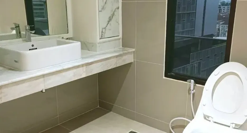 For rent 2 bedrooms condo in Watthana, Bangkok