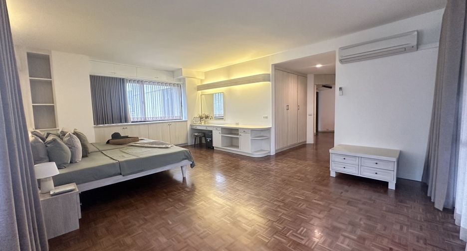 For rent 2 bedrooms apartment in Khlong Toei, Bangkok