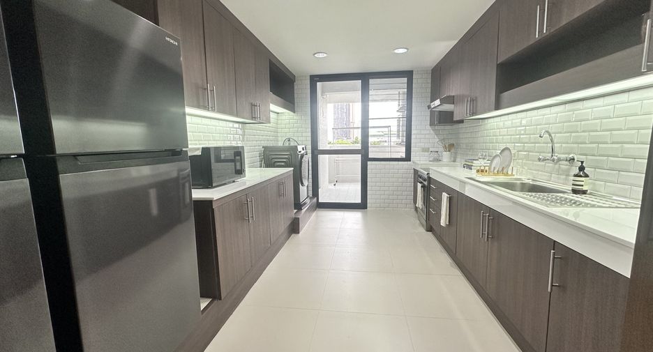 For rent 2 bedrooms apartment in Khlong Toei, Bangkok