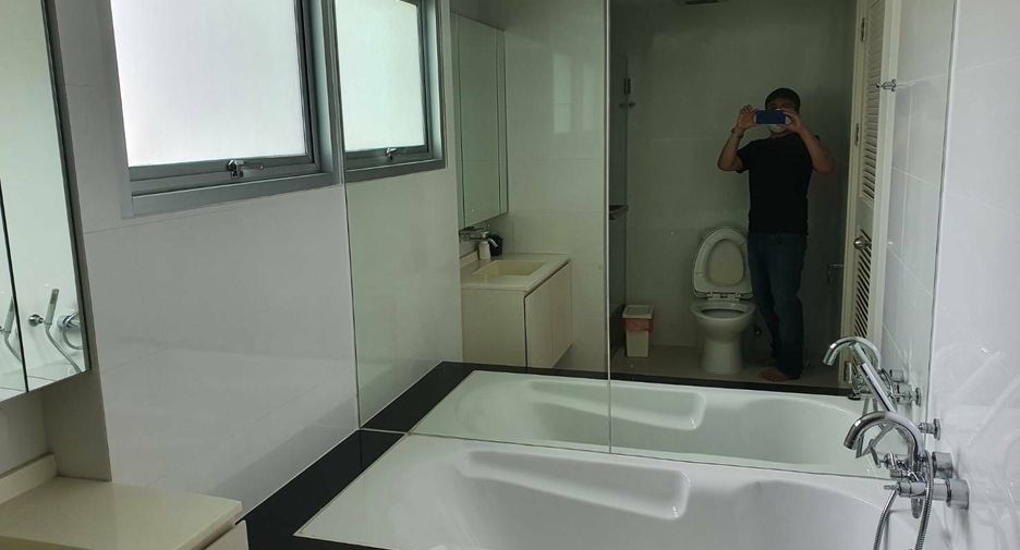 For rent 2 bedrooms condo in Phaya Thai, Bangkok