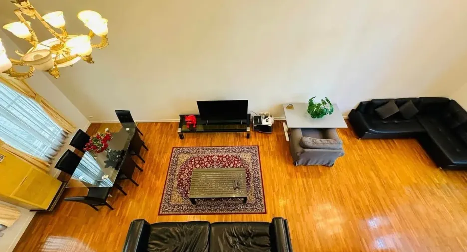 For rent 4 bedrooms townhouse in Watthana, Bangkok