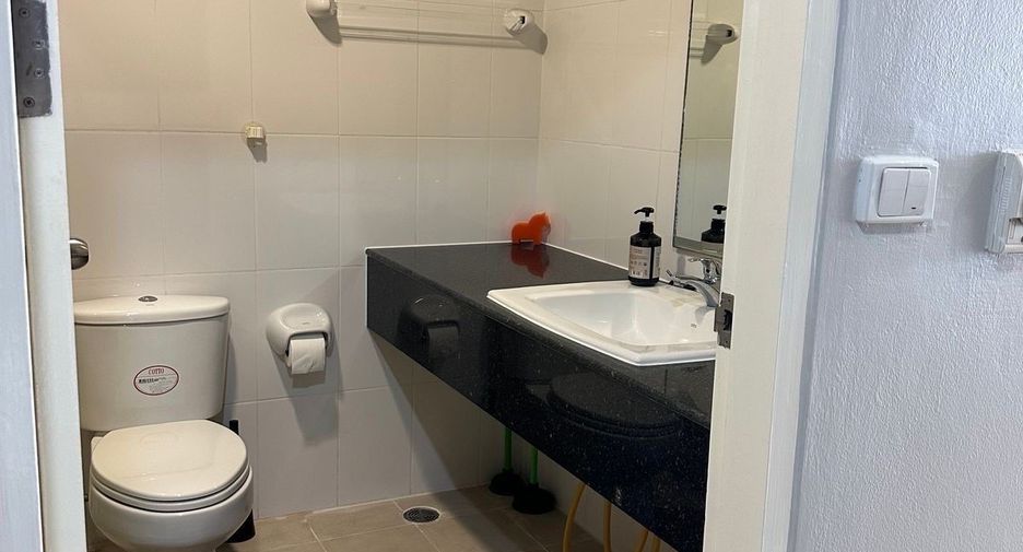 For rent studio condo in Pathum Wan, Bangkok