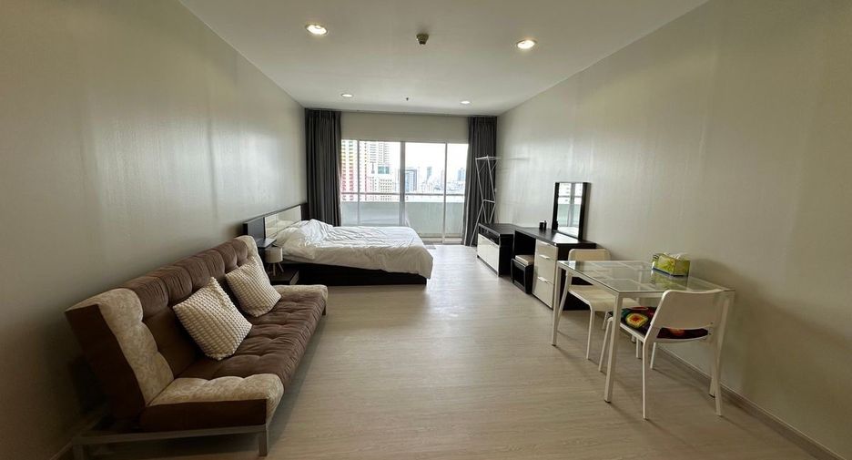 For rent studio condo in Pathum Wan, Bangkok