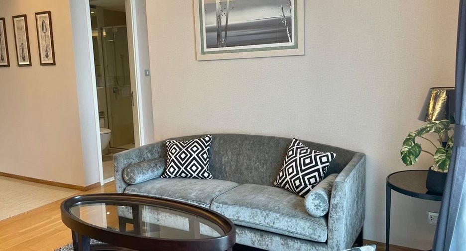 For rent 2 bedrooms condo in Watthana, Bangkok