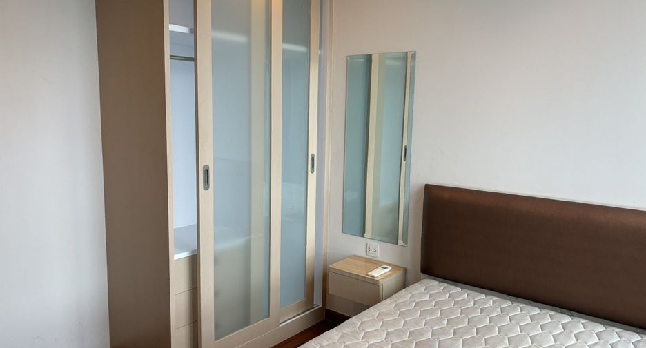 For rent 2 bedrooms condo in Pathum Wan, Bangkok