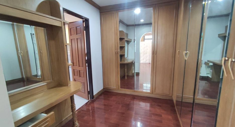出租 4 卧室 联排别墅 在 Mueang Nonthaburi, Nonthaburi