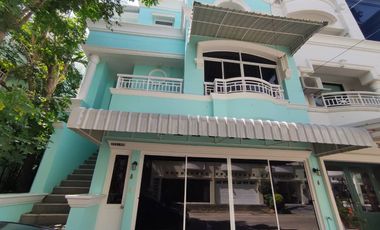 出租 4 卧室 联排别墅 在 Mueang Nonthaburi, Nonthaburi