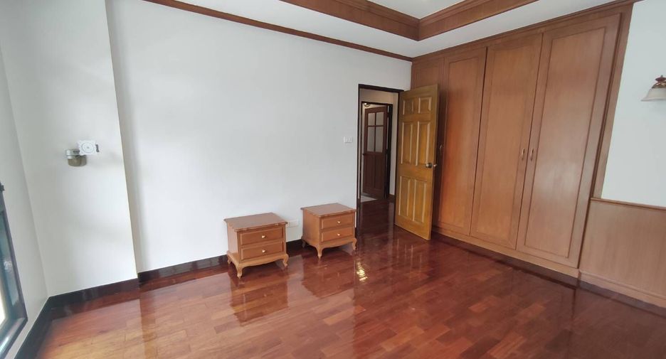 出租 4 卧室 联排别墅 在 Mueang Nonthaburi, Nonthaburi