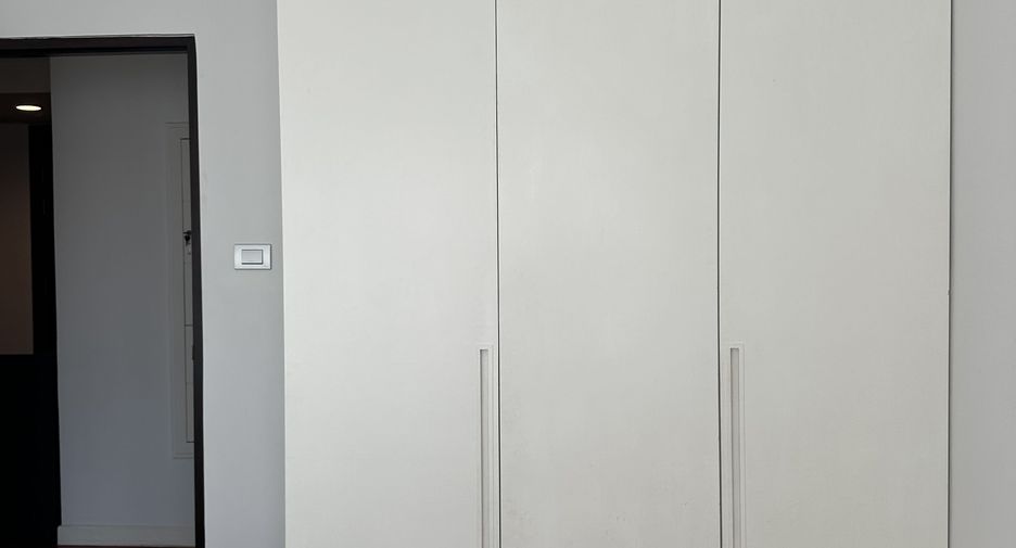 For rent 2 bedrooms condo in Pathum Wan, Bangkok