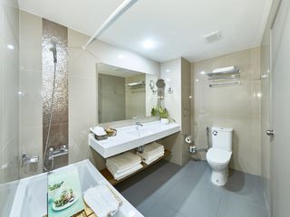 Аренда 2 спальни кондо в Пхра Кханонг, Бангкок