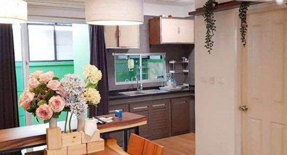 Casa adosada en alquiler de 3 habitaciones en Lat Krabang, Bangkok