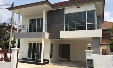 À louer 3 chambres maison à Phra Pradaeng, Samut Prakan