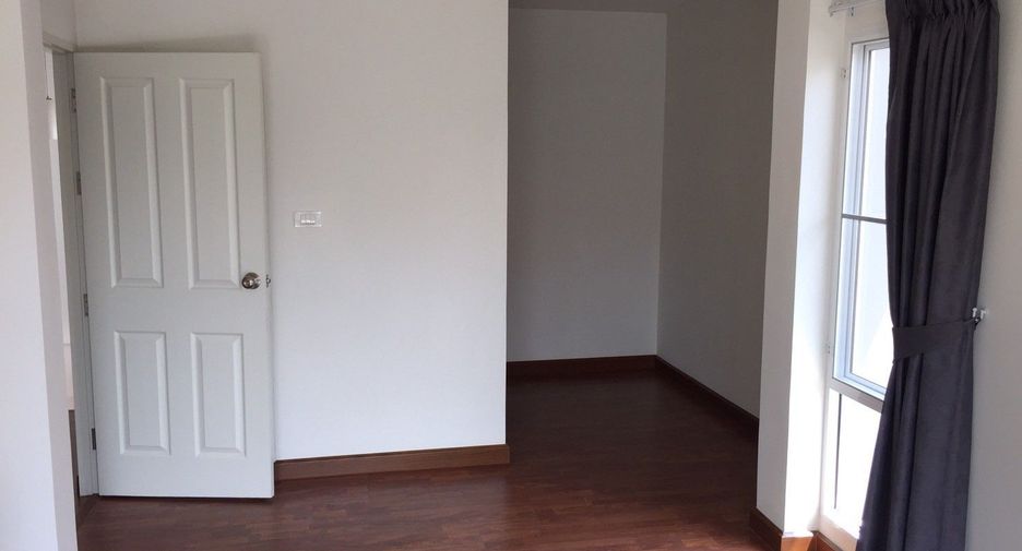 For rent 3 bedrooms house in Phra Pradaeng, Samut Prakan