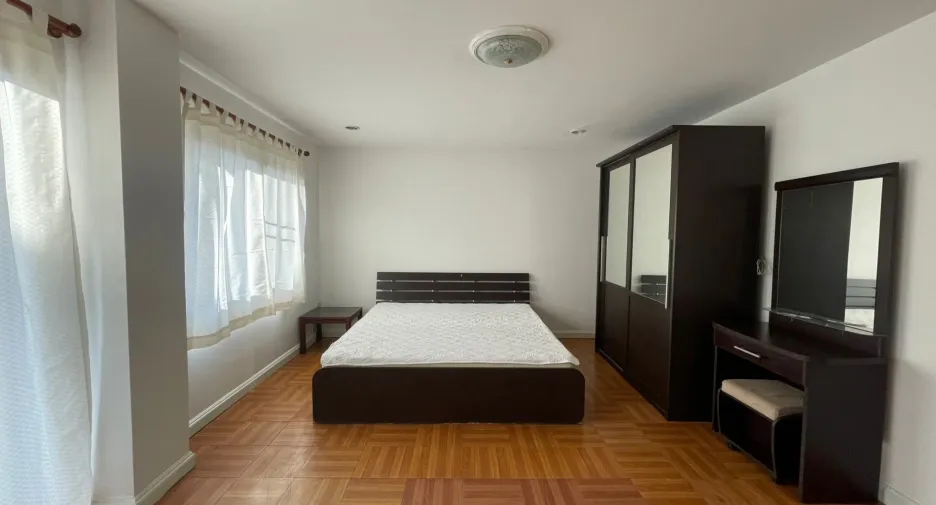 For rent 1 bed apartment in Khlong Toei, Bangkok