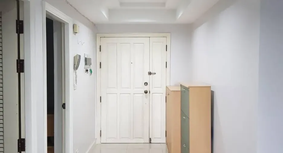 For rent 3 bedrooms condo in Watthana, Bangkok
