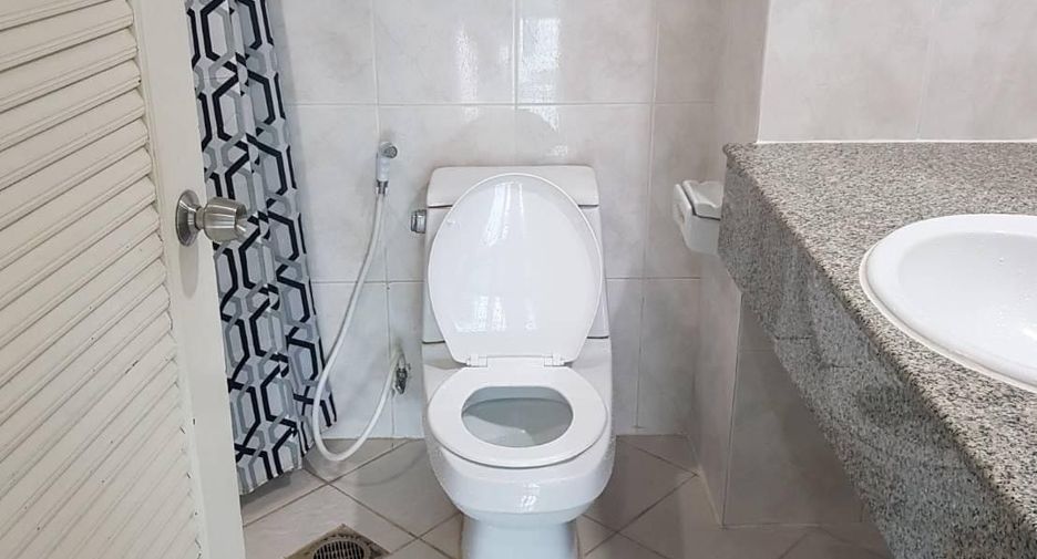 For rent 3 bedrooms condo in Watthana, Bangkok