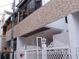 出租 3 卧室 联排别墅 在 Khlong Toei, 曼谷