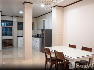 For rent 3 ベッドルーム townhouse in Khlong Toei, Bangkok