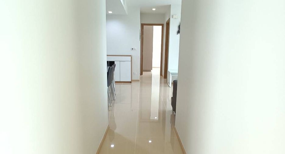 For rent 3 bedrooms condo in Khlong Toei, Bangkok