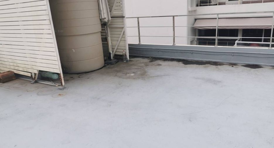 For rent 2 bedrooms retail Space in Watthana, Bangkok