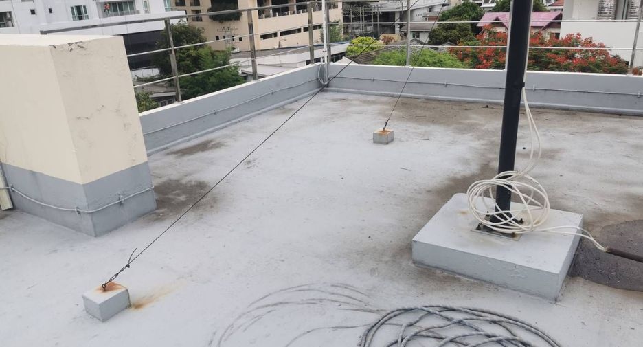 For rent 2 bedrooms retail Space in Watthana, Bangkok