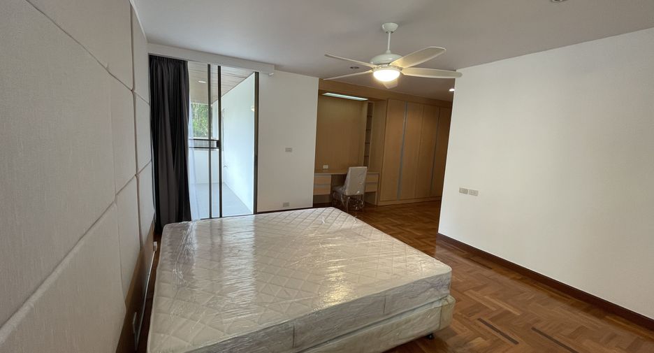 For rent 4 bedrooms apartment in Khlong Toei, Bangkok