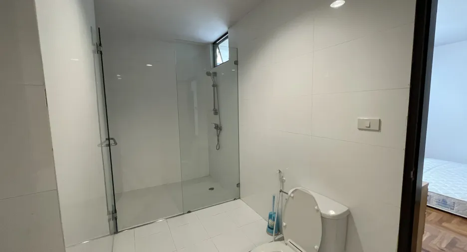 For rent 4 bedrooms apartment in Khlong Toei, Bangkok