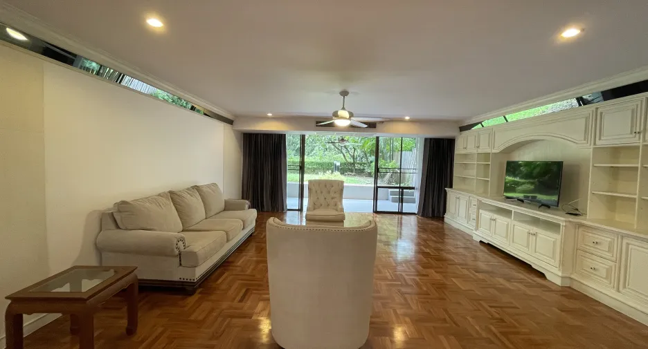 For rent 4 bedrooms apartment in Khlong Toei, Bangkok