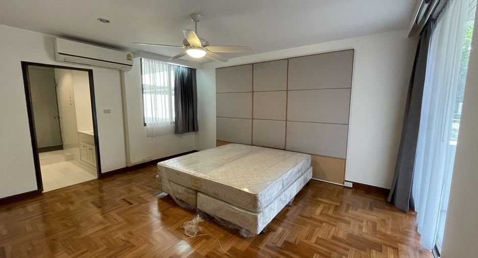 For rent 4 bedrooms apartment in Khlong Toei, Bangkok