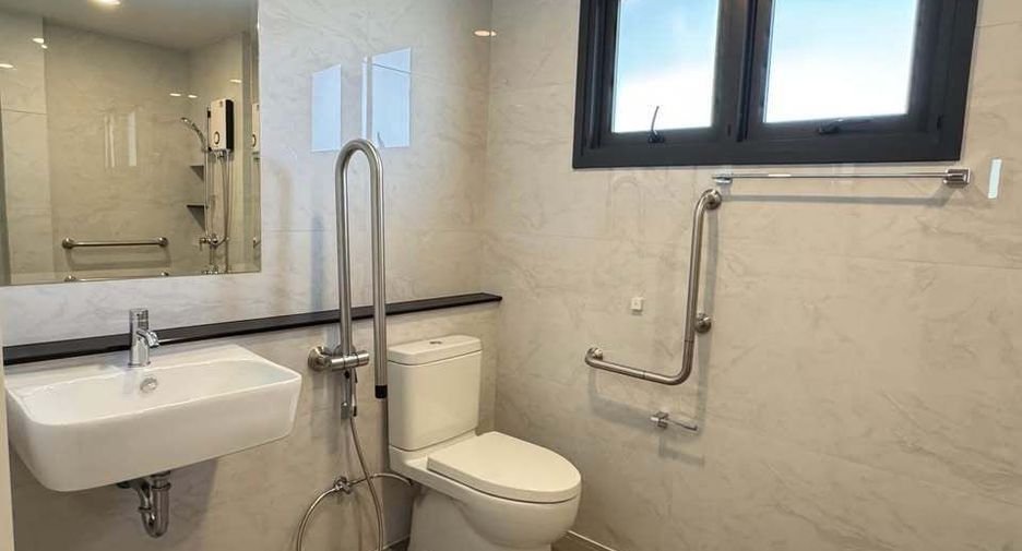 Haus zur Miete mit 5 Zimmer in Bang Phli, Samut Prakan
