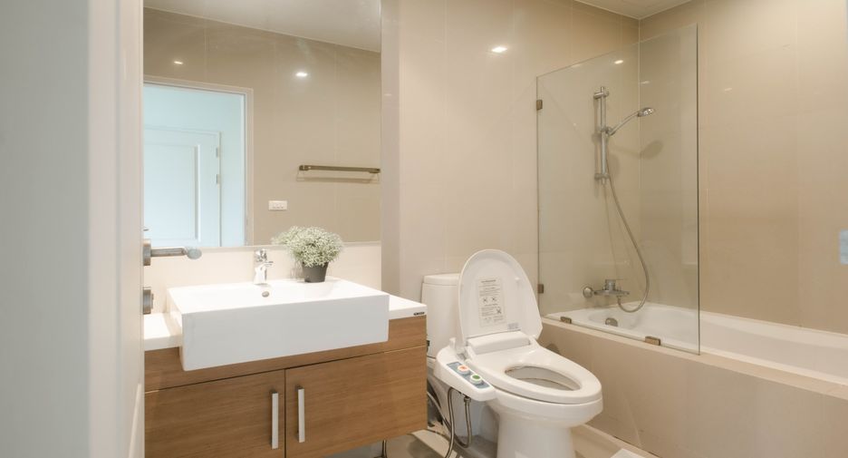 For rent 1 bed condo in Khlong Toei, Bangkok