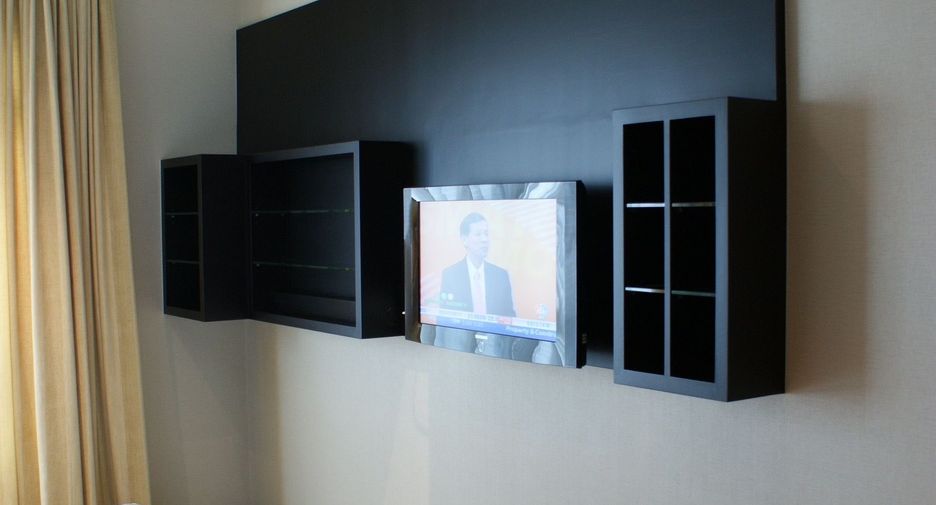 For rent 3 bedrooms condo in Khlong Toei, Bangkok