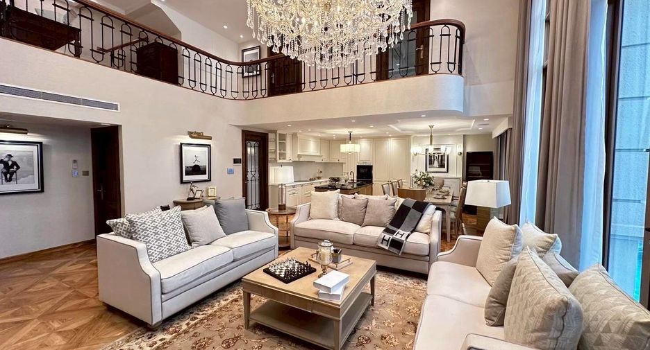 For rent 4 bedrooms house in Watthana, Bangkok