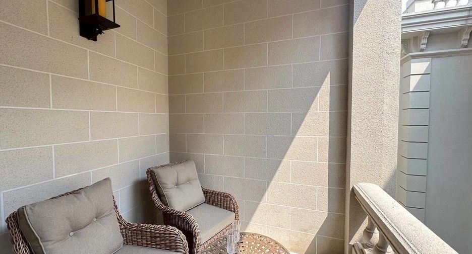 For rent 4 bedrooms house in Watthana, Bangkok