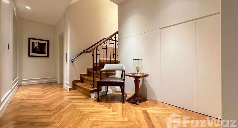 For rent 4 bedrooms house in Watthana, Bangkok