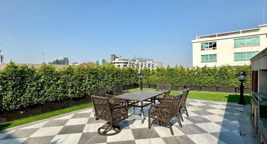 For rent 4 bedrooms house in Watthana, Bangkok